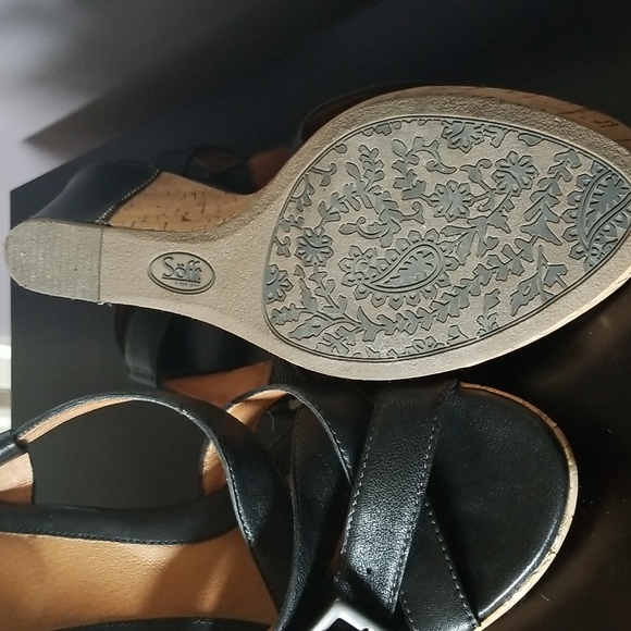 11W Black Leather Wedges - Picture 6 of 6